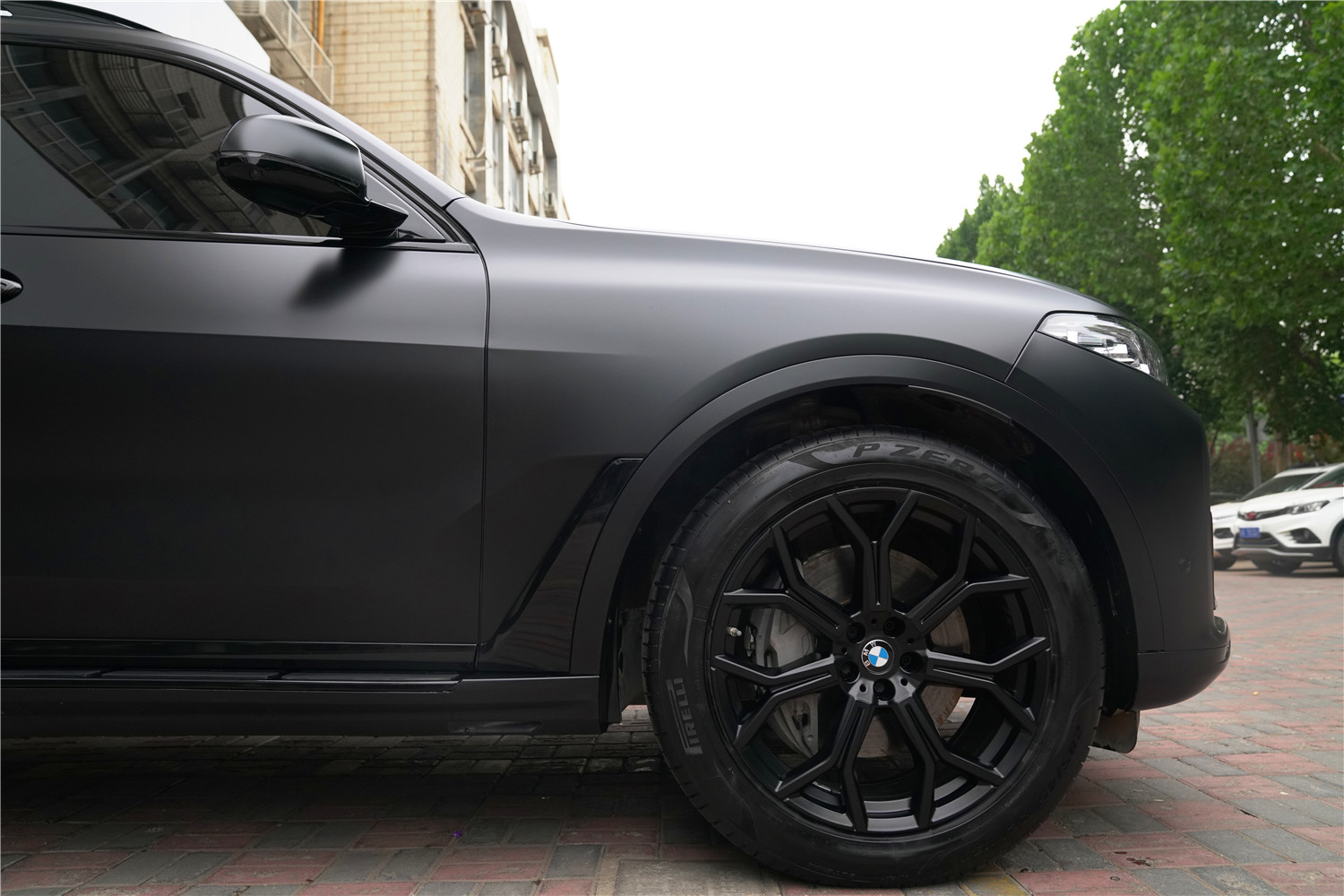 宝马x7变身黑武士贴隐形车衣石家庄永诚