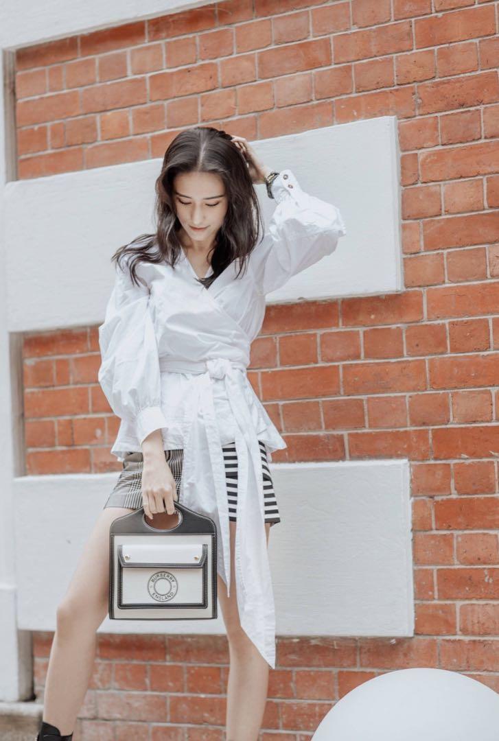 周扬青不愧是"交际花"何超莲深夜为其庆生,两人同框竟有闺蜜相