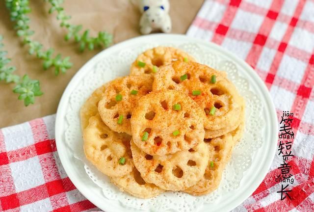 1节莲藕2个鸡蛋,秋天必备小零食,香辣酥脆炸藕片,好吃到舔手指|藕片|