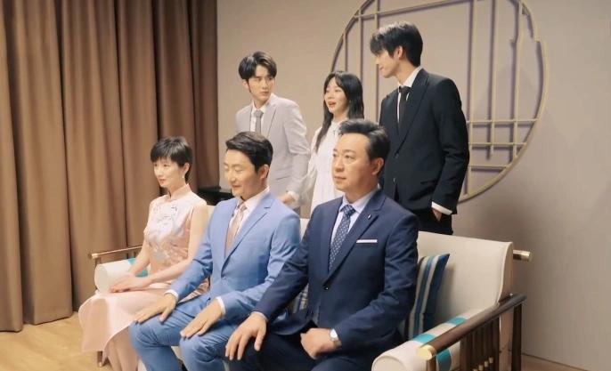 以家人之名:拍全家福为啥只拍正面?当转到侧面,看清姿势笑出声