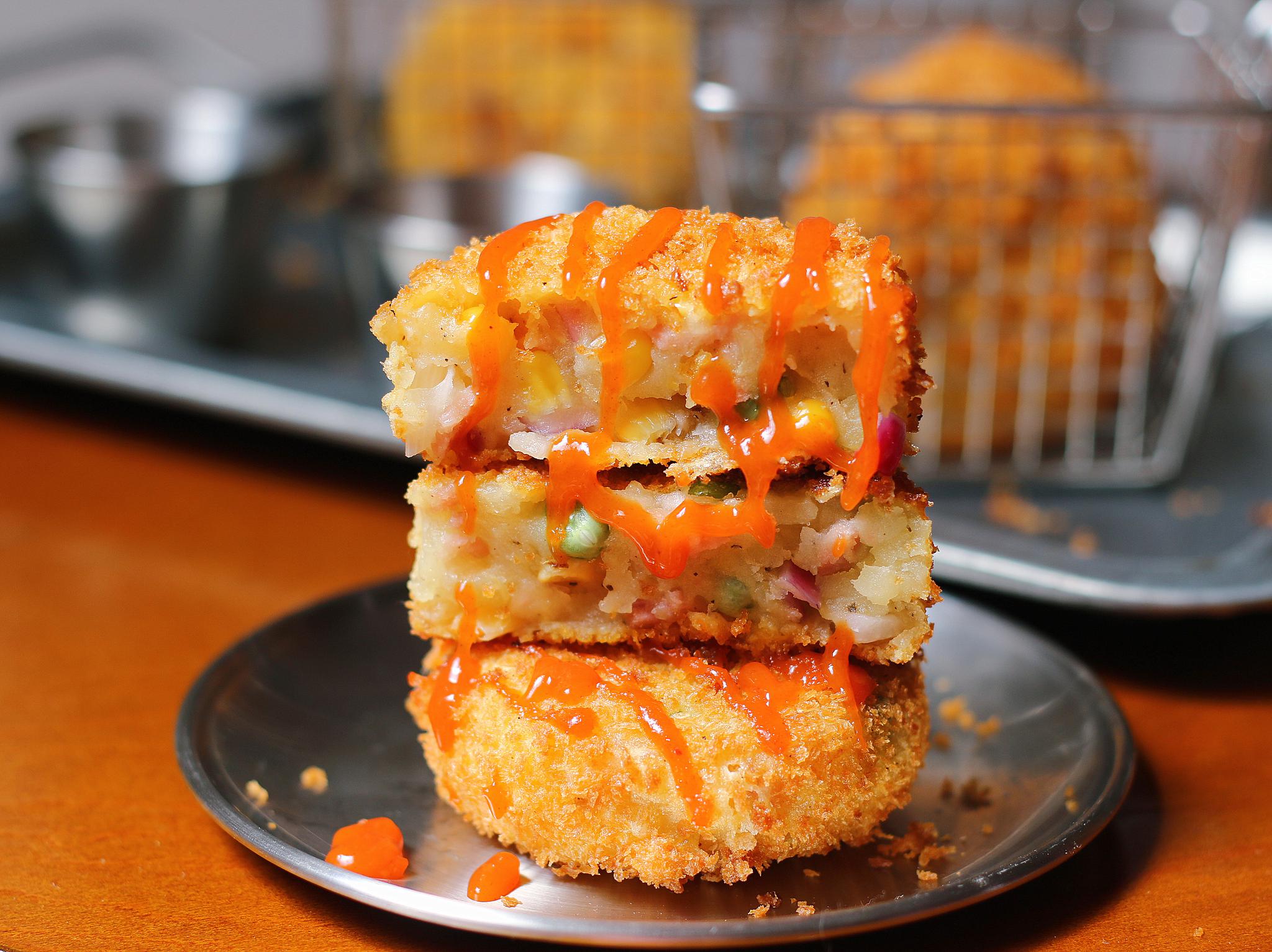 咬一口酥脆掉渣,日式人气小吃,简单美味|微波炉|可乐饼|面包糠_新浪