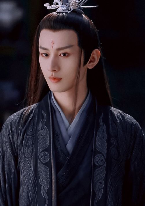 不论是天上凡间司凤的情敌都是这些人,第一位也都是大家熟悉的昊辰