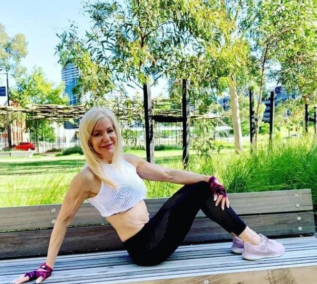 冻龄真的存在64岁老奶奶坚持健身16年保持着年轻的身材和模样