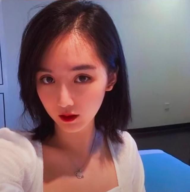 马化腾女儿马曼琳近照曝光,"旗袍风"精致的东方美女