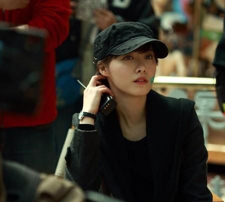 耳下短发配全黑造型,时隔2年重拾导演身份|具惠善|导演|电影节_新浪