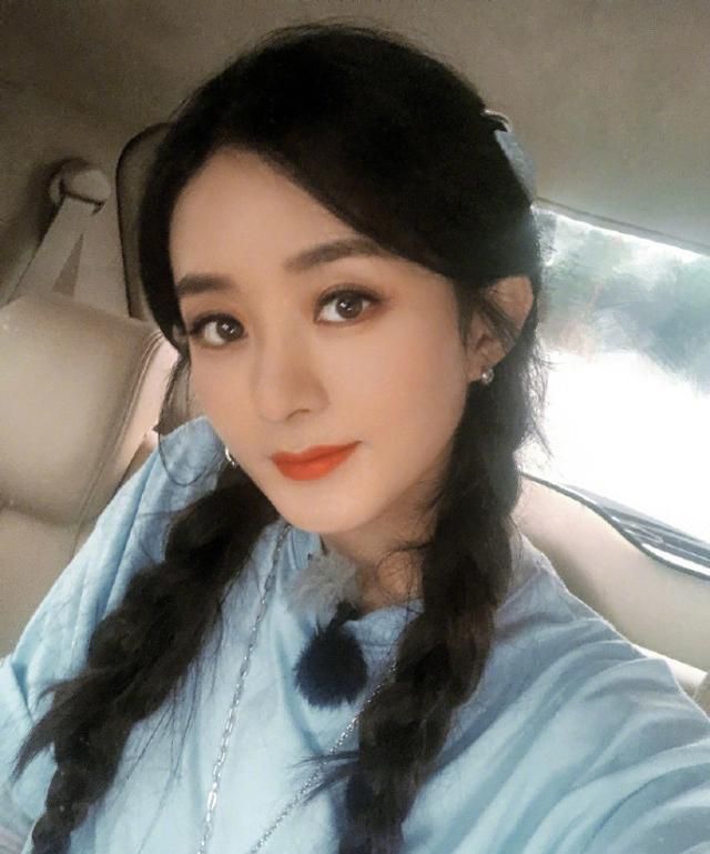 赵丽颖罕见晒18宫格,戴渔夫帽扎双麻花辫,少女感快要溢出屏
