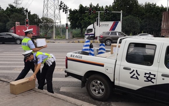 正文  "多亏了警察同志,不然我真的不知道怎么办.