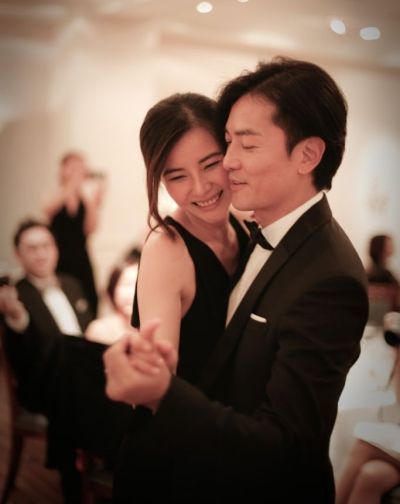 谢天华在2005年1月15日与杨天恩结婚,两人在2015年和2018年分别拥有一