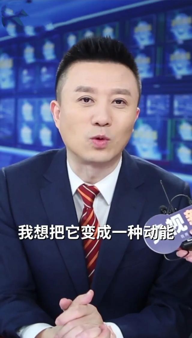 新闻联播新人潘涛隔着屏幕可见紧张小动作网友对他很宽容