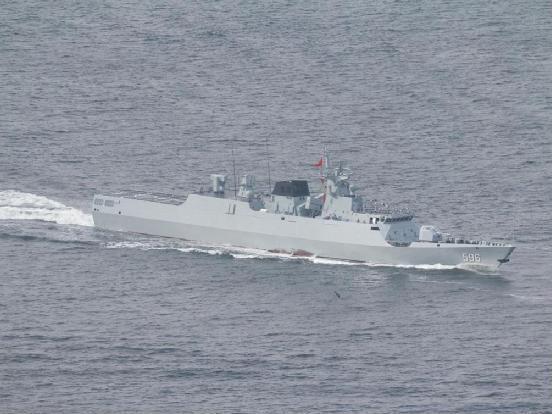 图为056护卫舰除了常规的防空反潜演练,海上军演中还会有实弹打靶项目