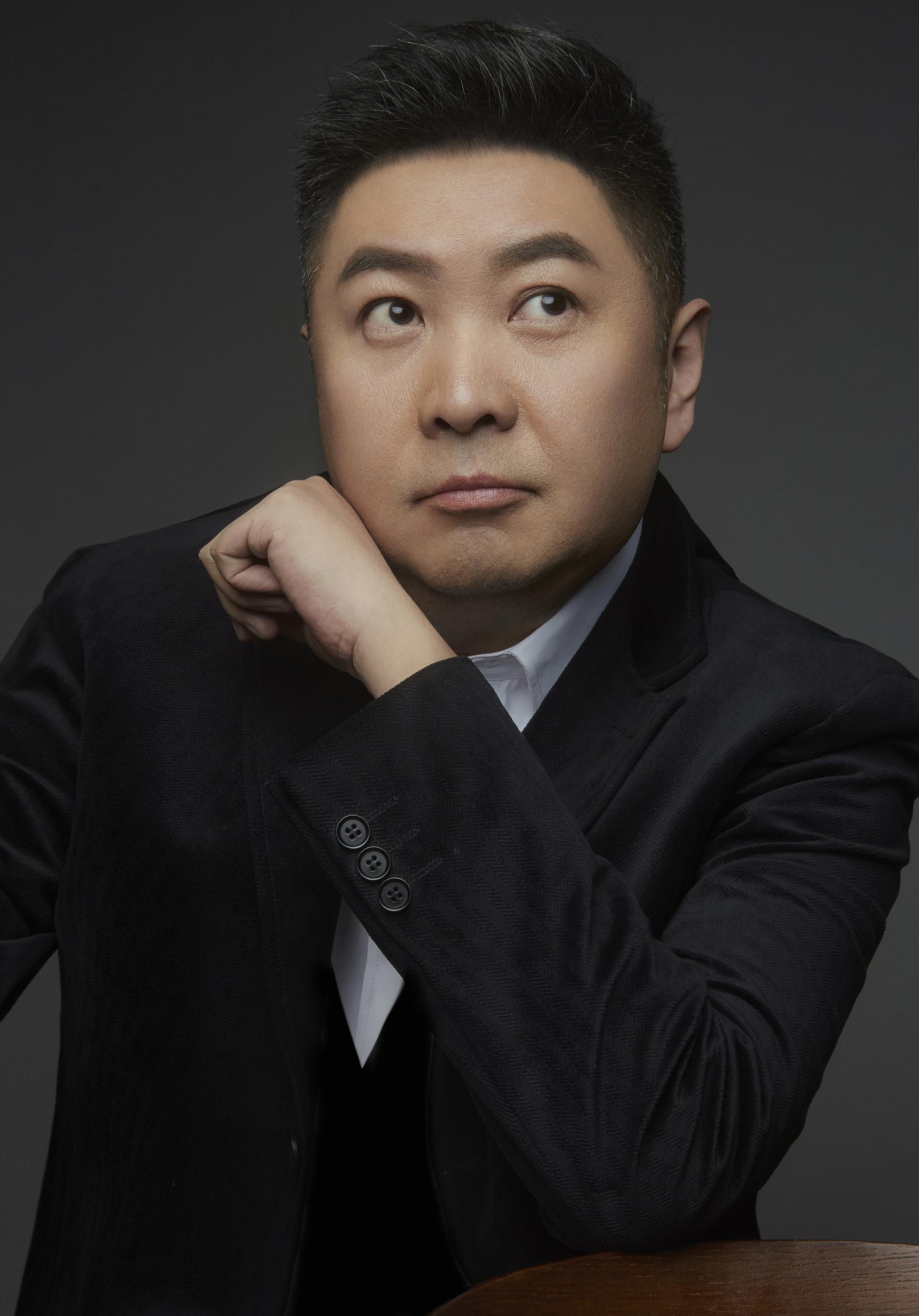 《大男当婚》《大女当嫁》等热播剧的孙皓担任《谁是凶手》的导演