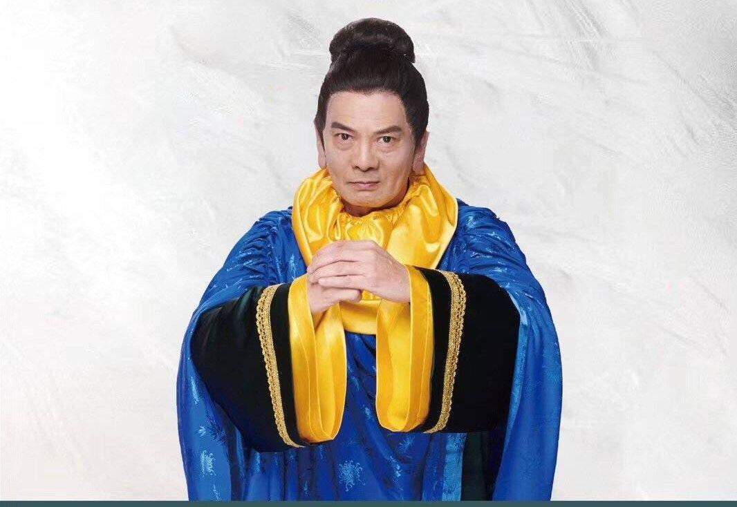 66岁鸠摩智现状曝光,满头黑发精神很好,开公司做老板风生水起