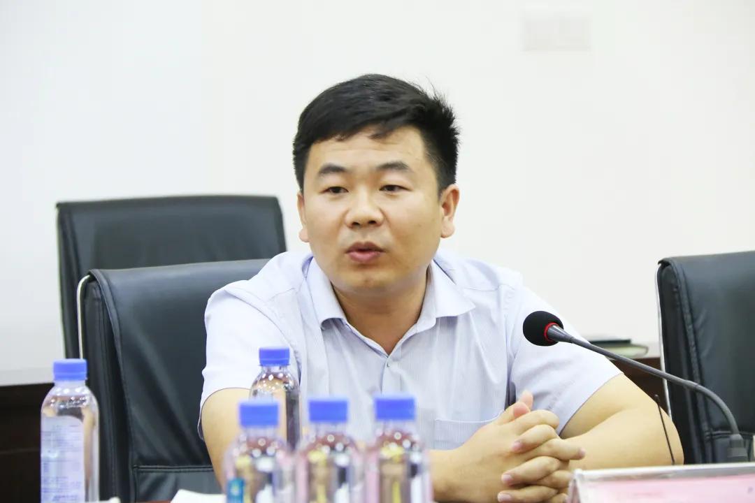 蔡甸区副区长赵永强携各职能部门领导一行莅临人民汽车城指导工作