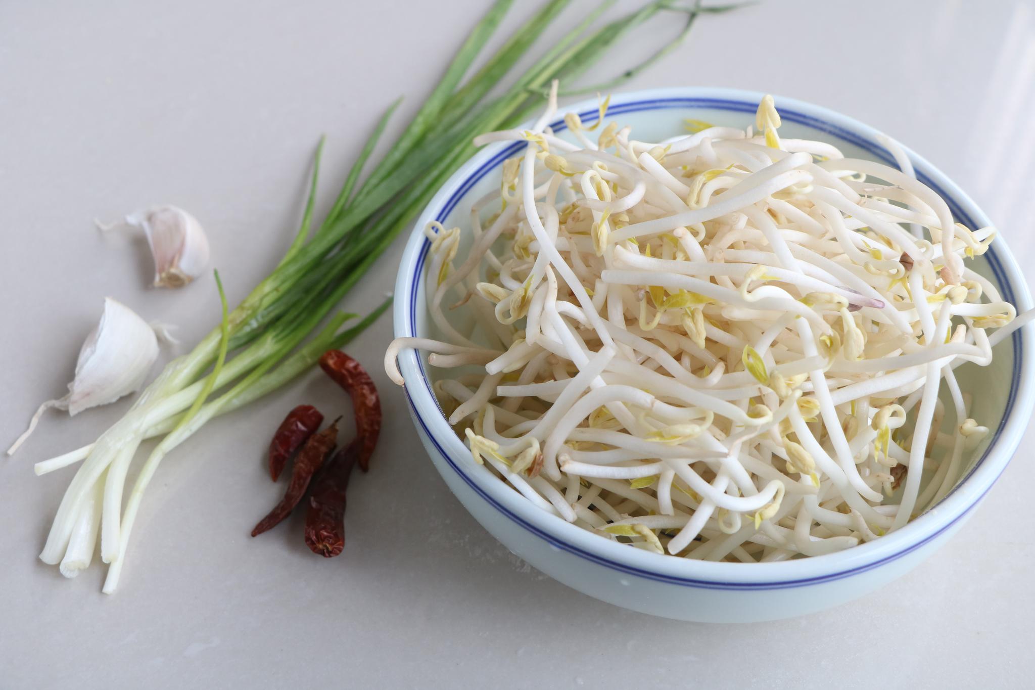 几毛钱的一斤的蔬菜,随手一炒鲜嫩多汁,下酒又下饭,好吃还不贵|绿豆芽