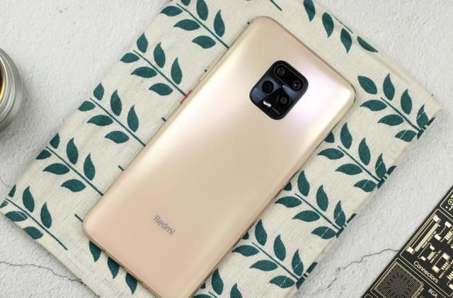 最便宜的中档5g手机,因为9月份出现了一款定价999元的5g手机realme v3