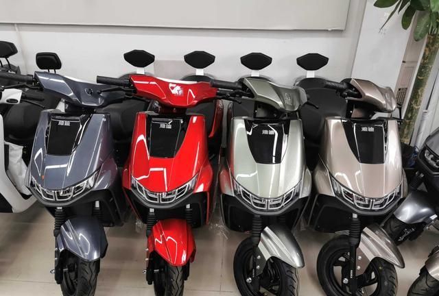 雅迪t9智动版电动车配1000w电机前后碟刹无钥匙启动喜欢吗