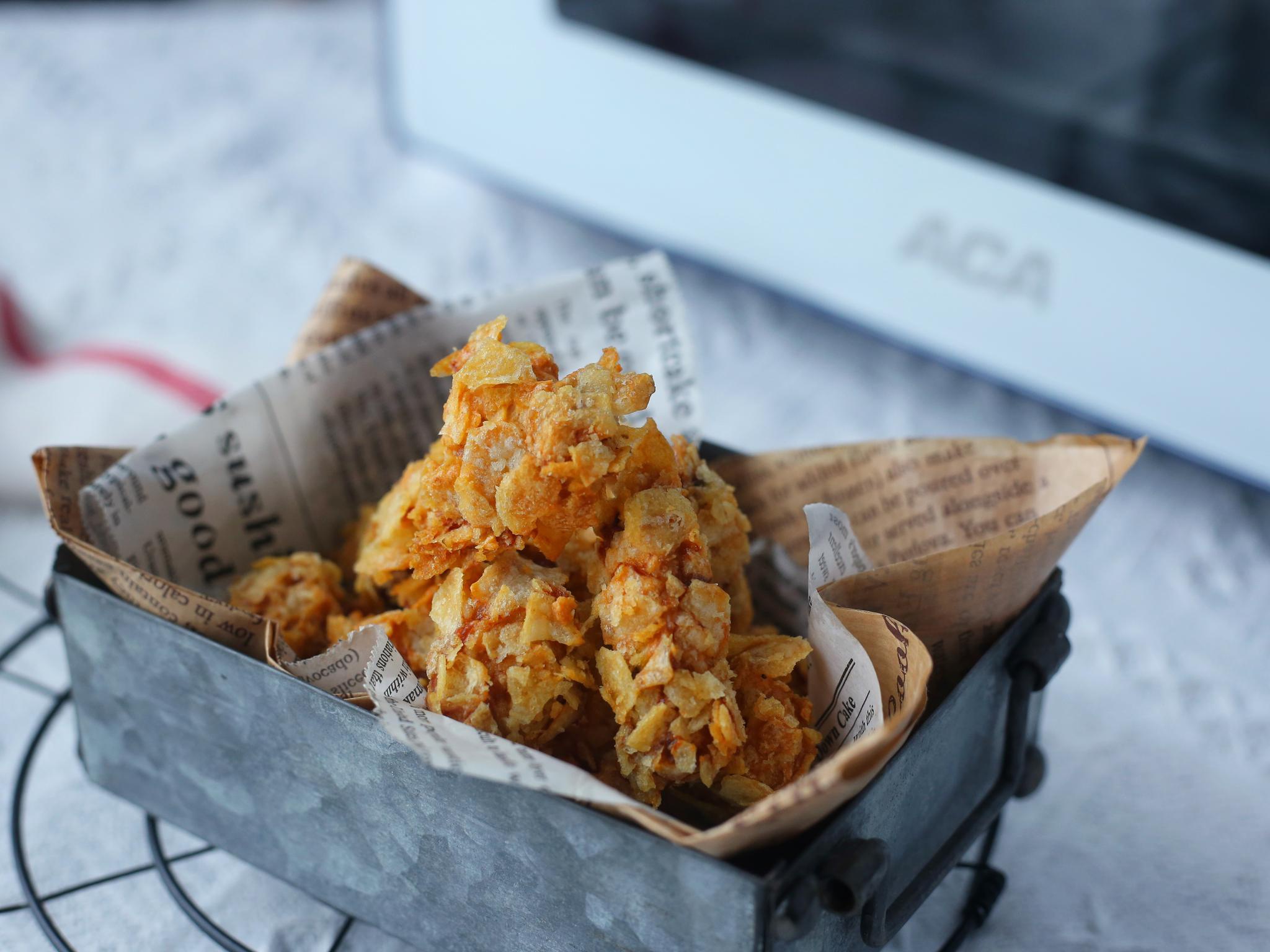 不用一滴油的鸡米花,外表酥脆,咬一口鲜嫩多汁,吃了停不下口