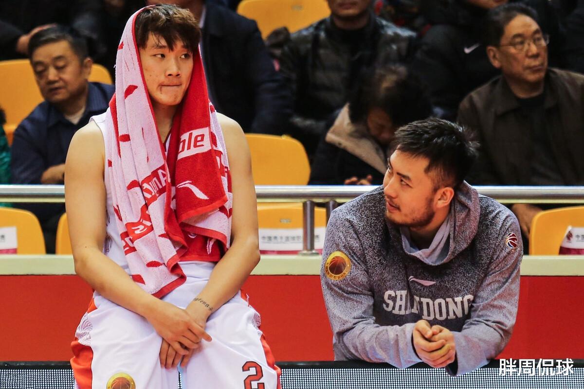 睢冉深夜对飙球迷暗示山东男篮演戏揭丁彦雨航因一事伤心