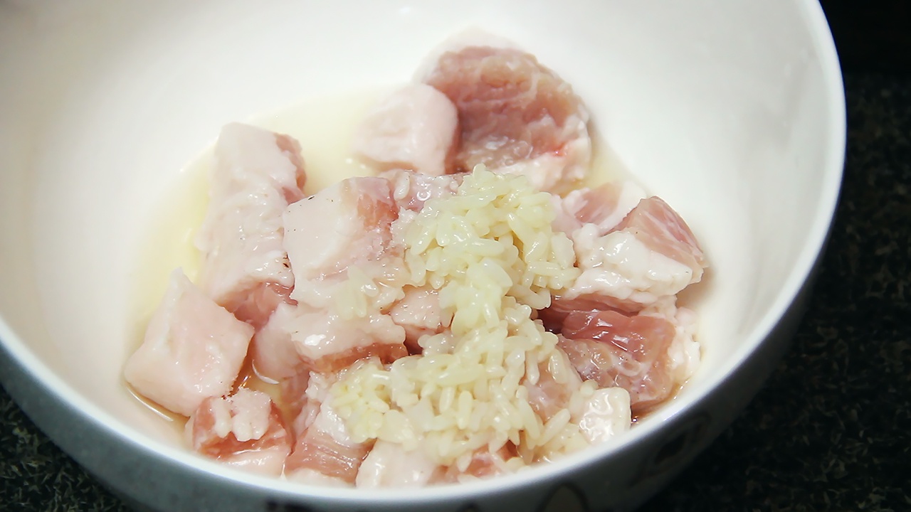 土豆别光炒着吃,教你特别的做法,简单快手又下饭|土豆|酒糟|猪肉_新浪