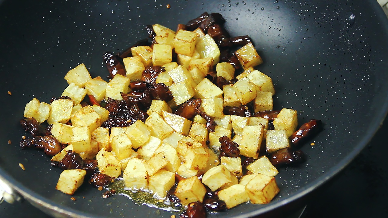 土豆别光炒着吃,教你特别的做法,简单快手又下饭|土豆|酒糟|猪肉_新浪