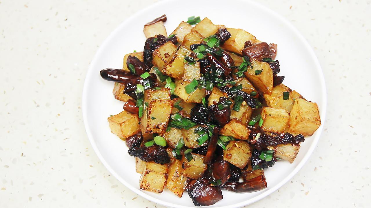 土豆别光炒着吃,教你特别的做法,简单快手又下饭|土豆|酒糟|猪肉_新浪