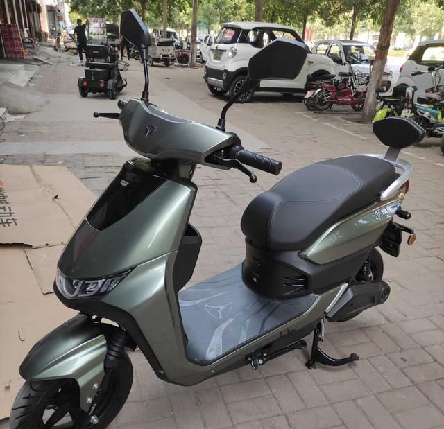 雅迪t9智动版电动车配1000w电机前后碟刹无钥匙启动喜欢吗