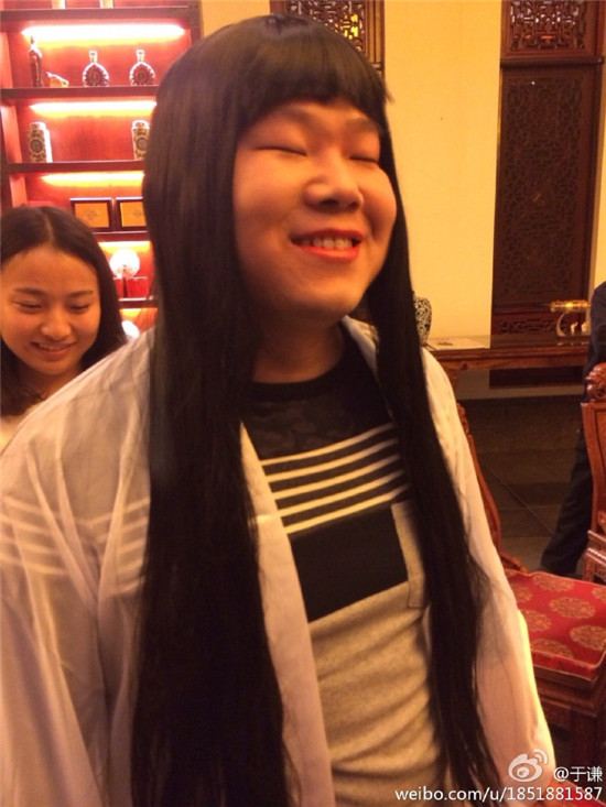 看着长发披肩的岳云鹏,有人还说:考古开心哈哈哈你别说还挺好看的,有