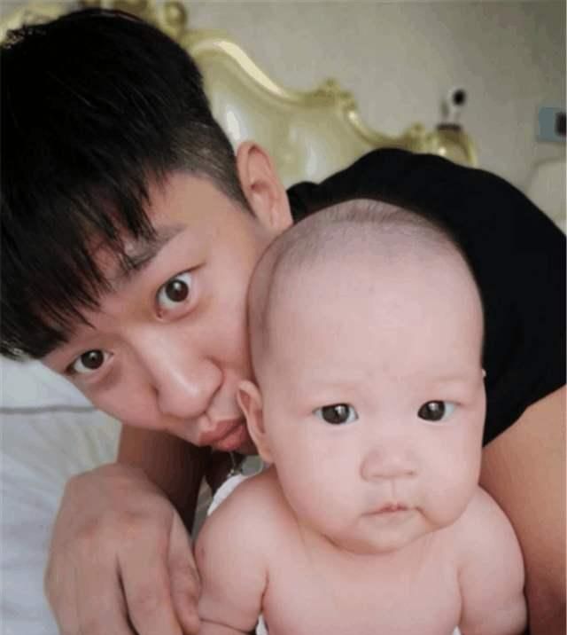 因与生父神似,遭网友吐槽:太可惜了|曹云金|德云社|相声_新浪新闻