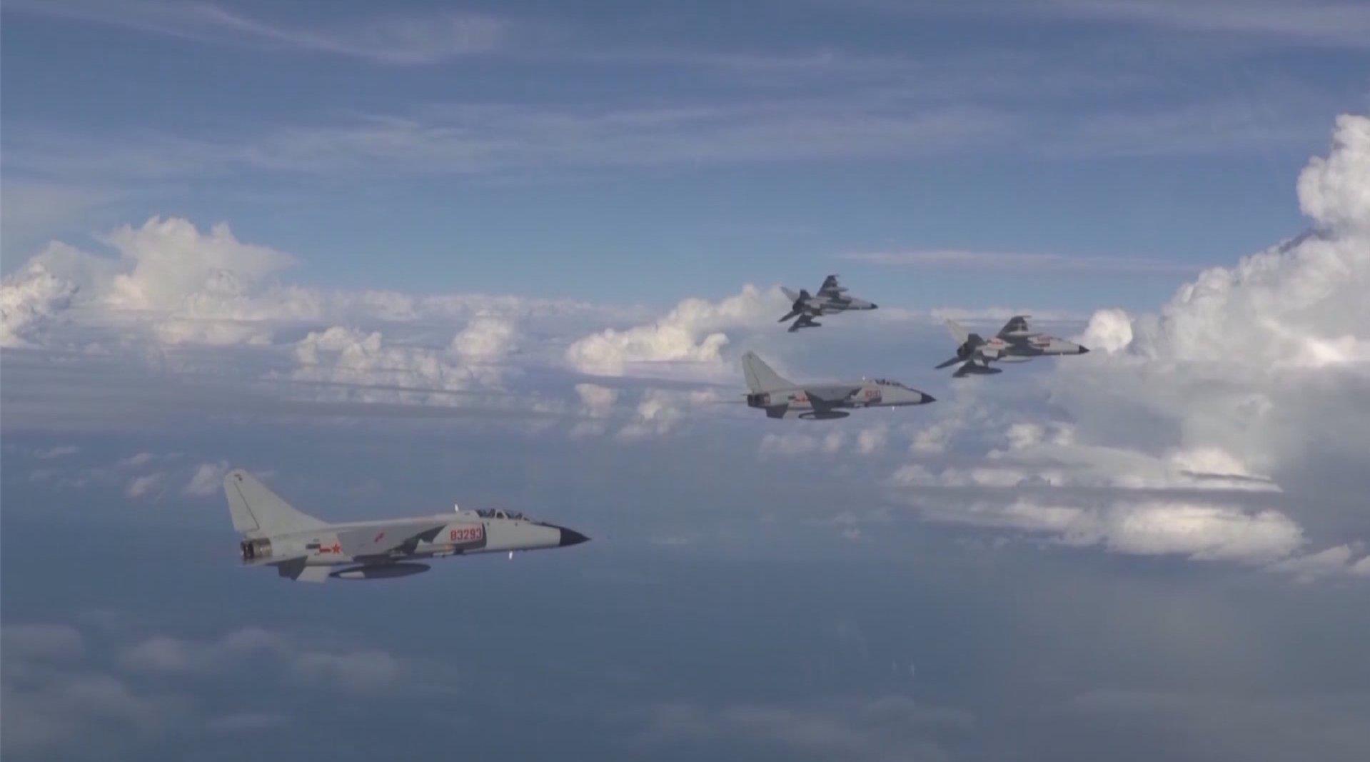 推荐: 解放军军机今日再入台西南空域…… 为您推荐: 解放军深夜巡航