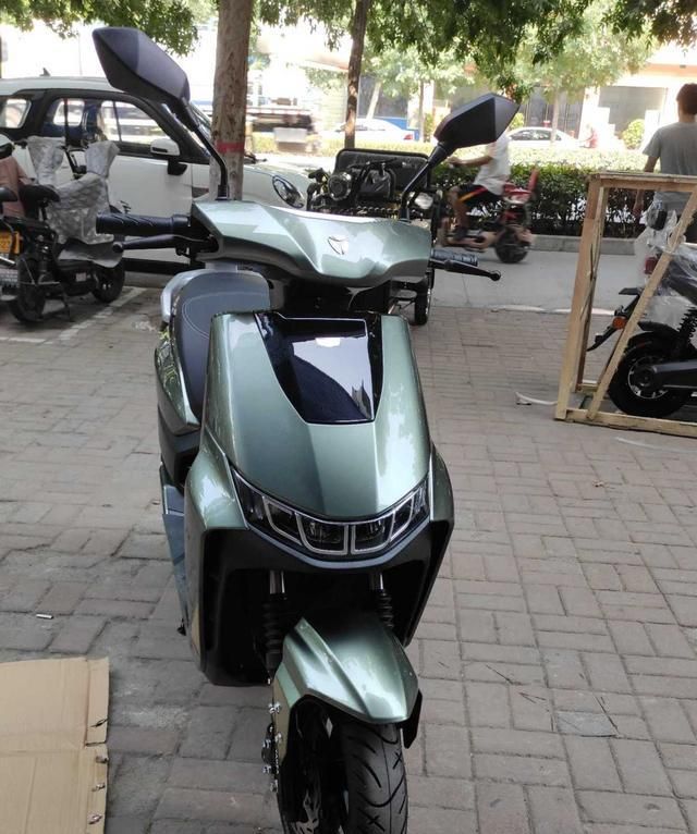 雅迪t9智动版电动车配1000w电机前后碟刹无钥匙启动喜欢吗