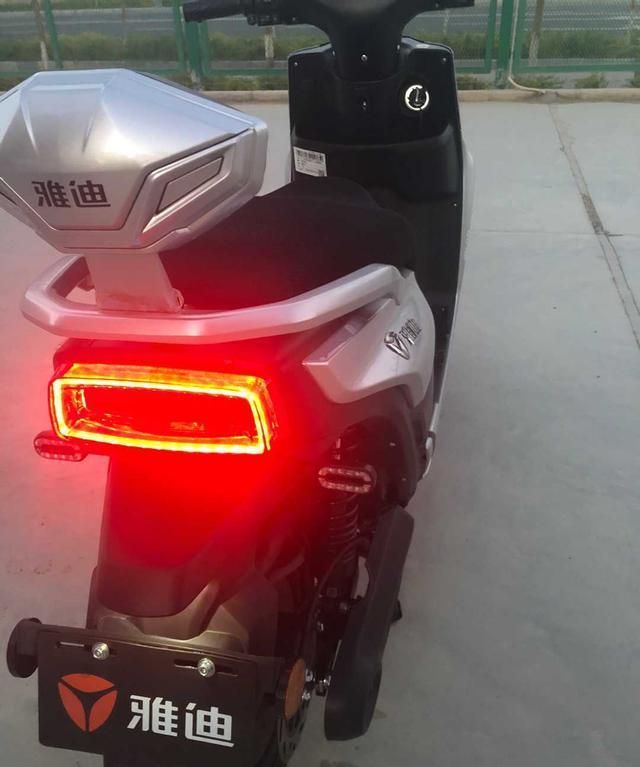 雅迪t9智动版电动车配1000w电机前后碟刹无钥匙启动喜欢吗