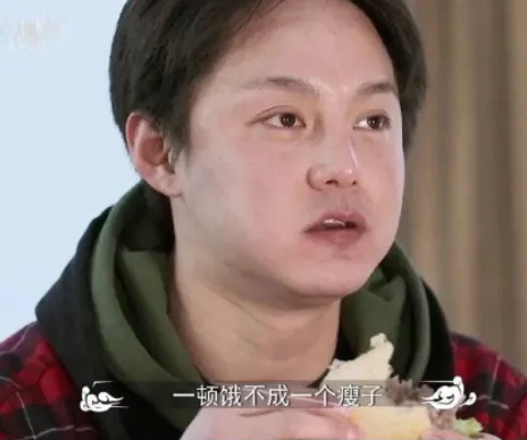 有种"变脸"叫尹正发福,近照曝光胖太多,遭网友嘲:像个老奶奶