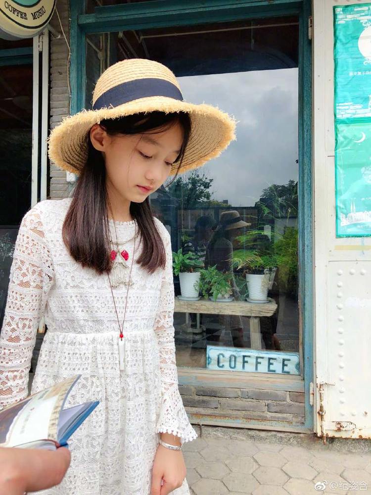 传》成名,今11岁集美貌与才华于一身|甄嬛传|纪姿含|童星_新浪新闻