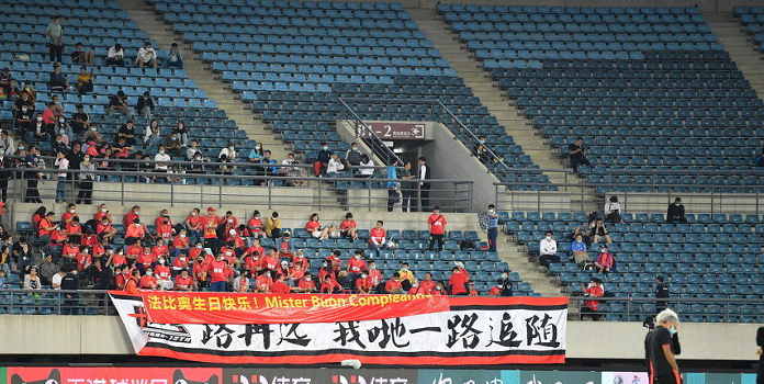 有牌面!球迷现场拉横幅祝卡帅生日快乐,尤文和国际足联送祝福休闲区蓝鸢梦想 - Www.slyday.coM 有牌面!球迷现场拉横幅祝卡帅生日快乐,尤文和国际足联送祝福休闲区蓝鸢梦想 - Www.slyday.coM