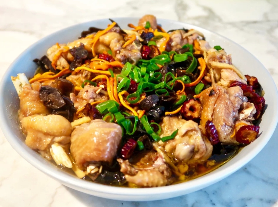 简单几步就能享受到的美味!红枣虫草花蒸鸡块,"蒸"的很营养