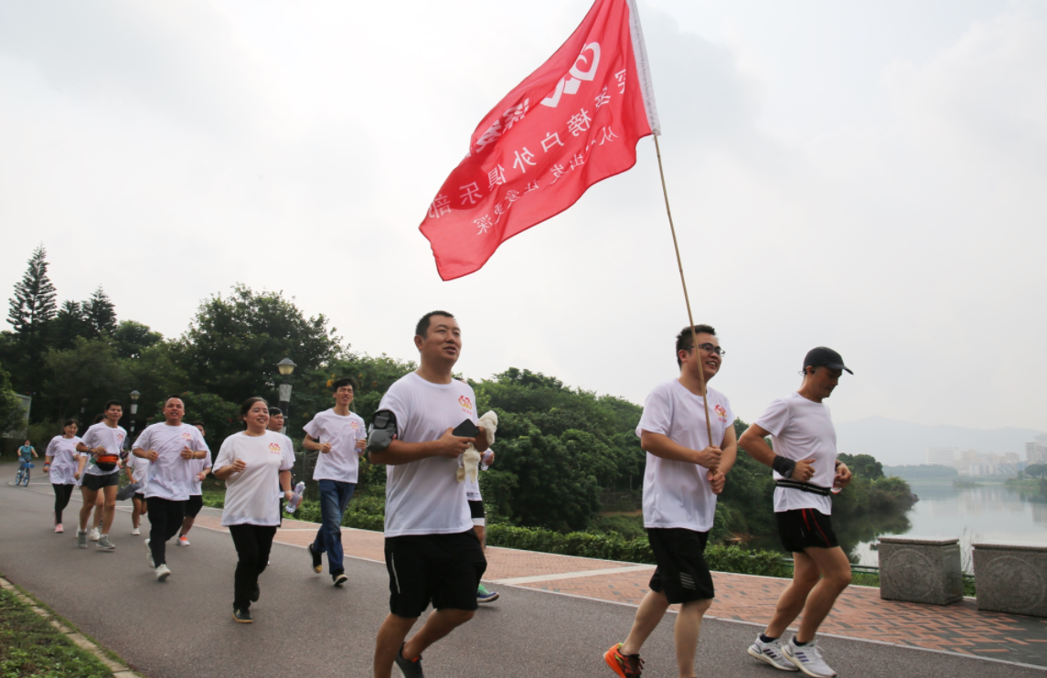 深爱榜户外俱乐部主办立新湖健跑,倡导全民健康理念