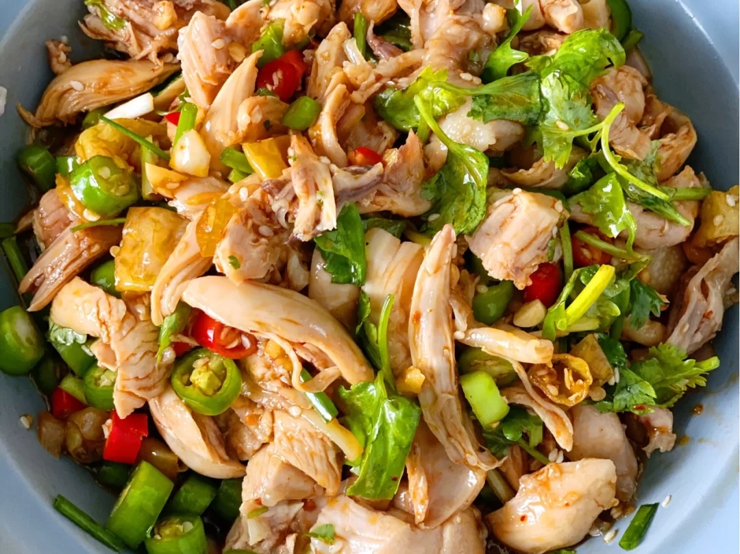 好吃不胖的凉拌鸡腿肉,低脂又爽口,减脂期的营养均衡也很重要哦