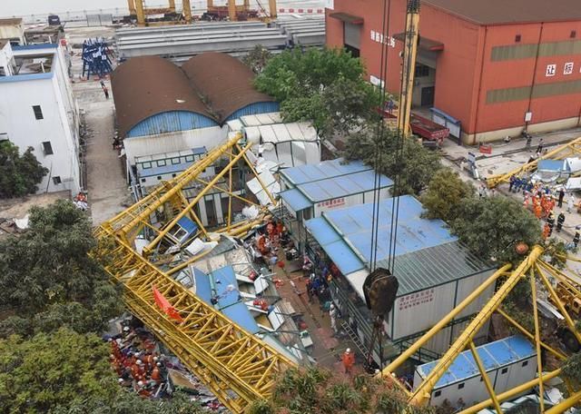 深圳宝安地铁龙门吊倒塌2死6伤|龙门吊|地铁|事故_新浪新闻