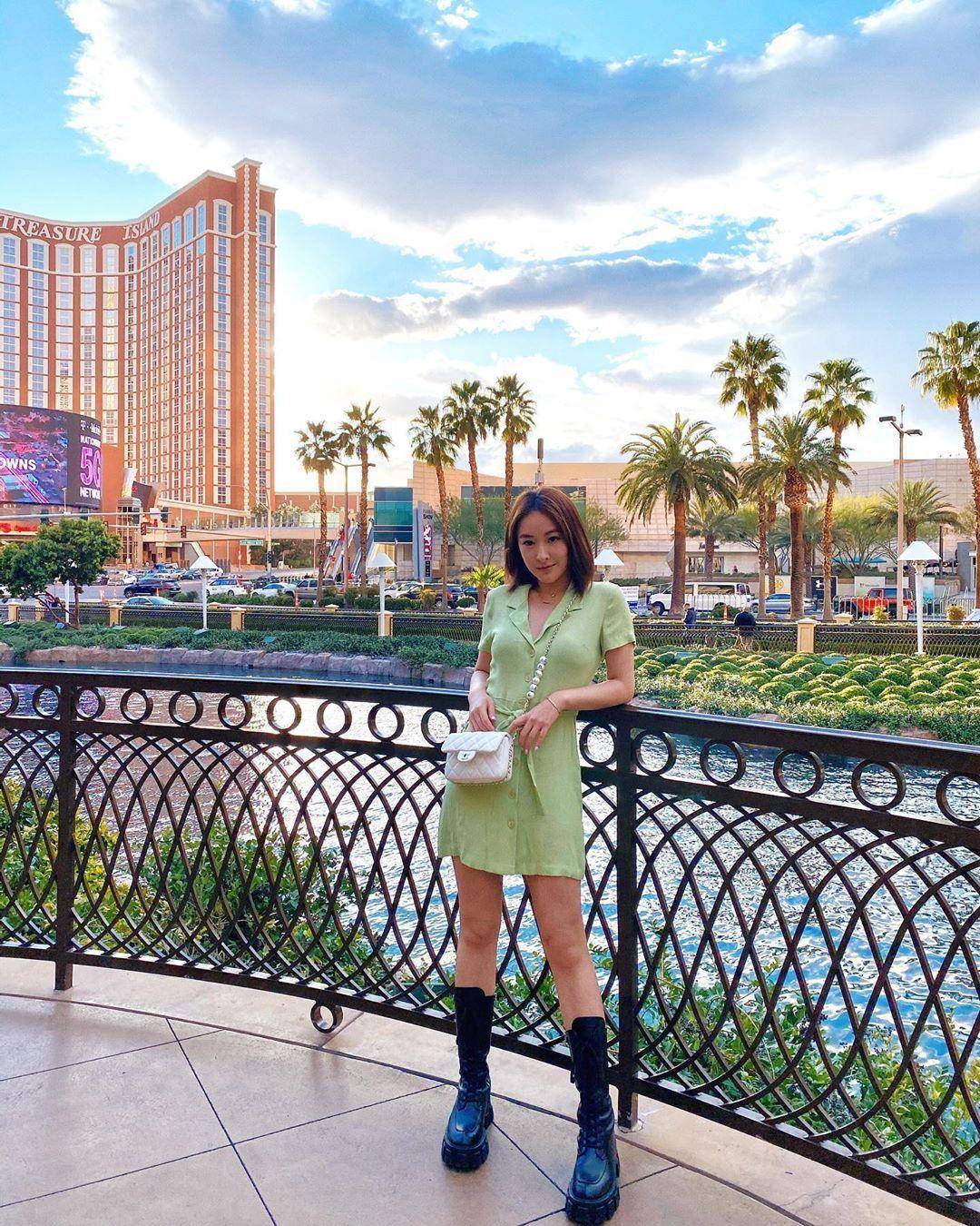 陈滢曝光上千万独居豪宅网友指其十分幸运和何猷亨剪不断关系