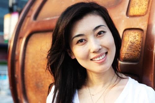 央视最美主持人,老公还身价不菲生活幸福|央视|李红|主持人_新浪新闻