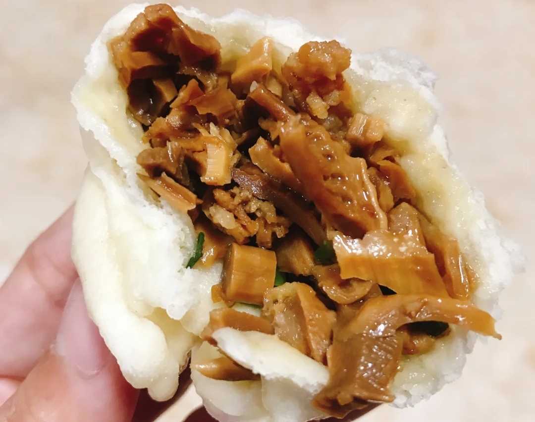 埋藏在儿时记忆里的那道笋干炒肉,色泽金黄肥嫩,口感脆爽诱人