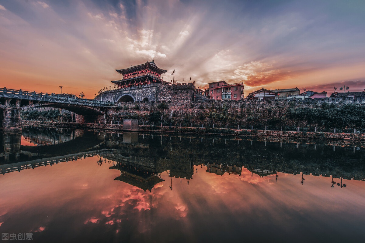 福建有一"美丽山城",唐宋古城墙雄伟壮观,却以美食名扬天下