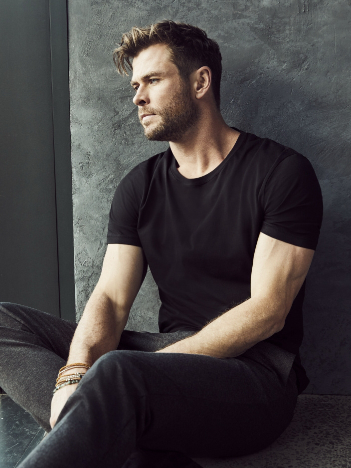 37岁"锤哥"新写真曝光!络腮胡 美式大背头发型,帅到掉渣哇