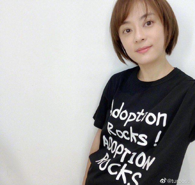 孙俪发长文讲述妹妹小时候趣事:抱着她逛街,上电梯就哭个不停