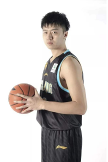 张彪今年30岁,身高2.