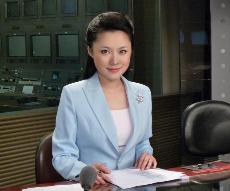 她是央视的第一美女,还是主持界颜值一姐,但37岁为何还单身