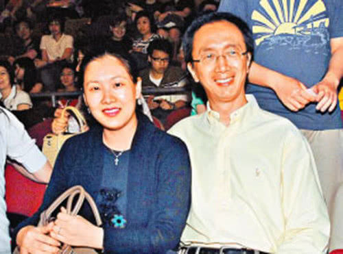 和大26岁丈夫成婚,而今已儿女双全|伏明霞|梁锦松|于芬_新浪新闻