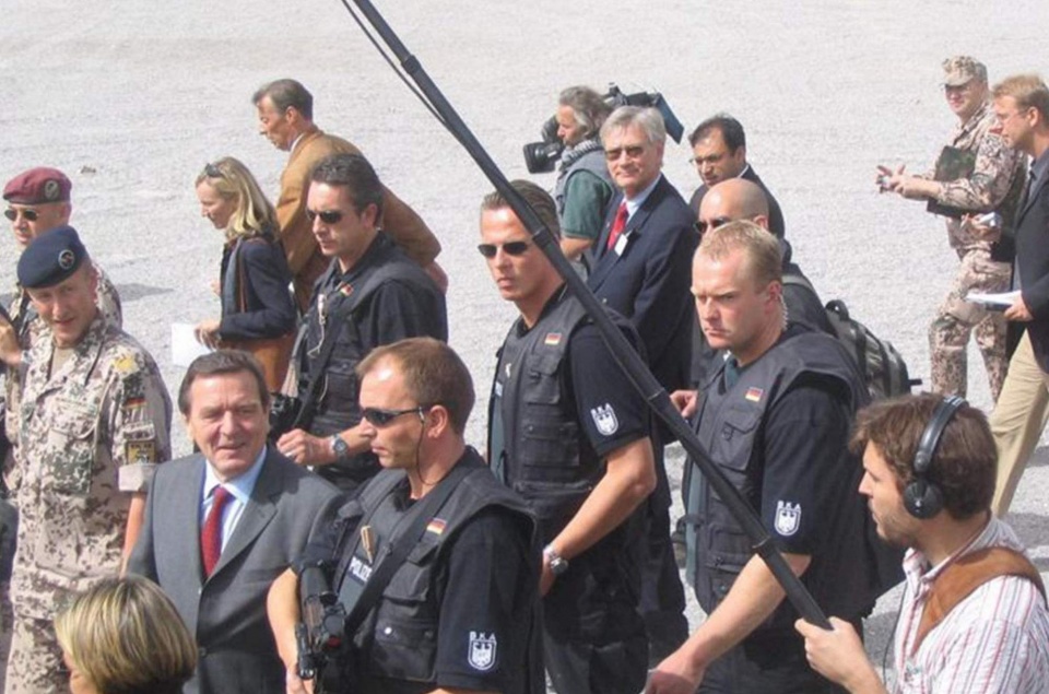 俄第一女保镖有多猛?一人放倒12名壮汉,人送外号"金刚芭比"