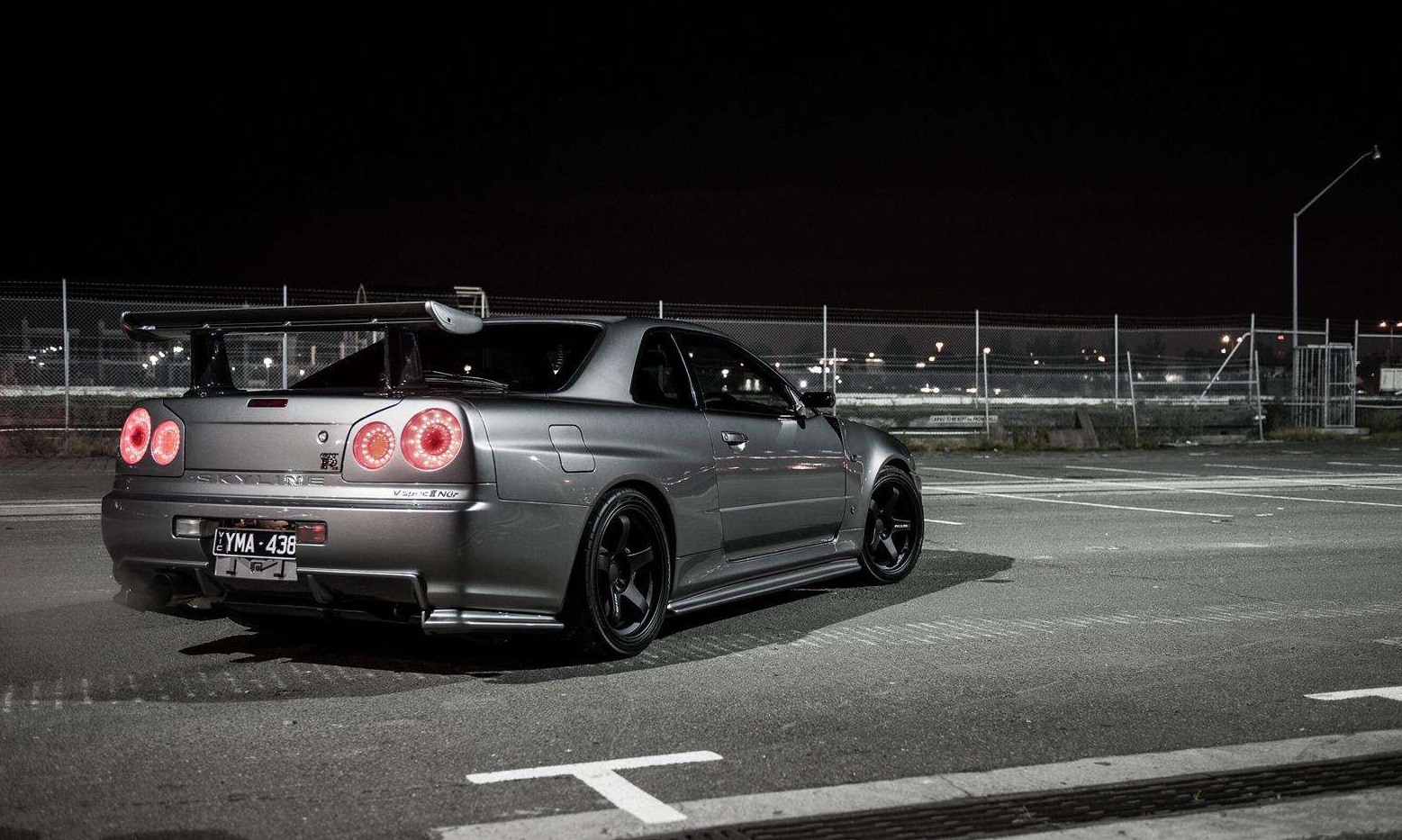 而gt-r最让人着魔的一代,就是gtr-r34,天际线下的最后一代,也是gt-r