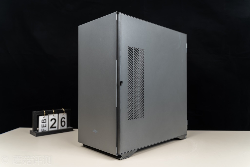 双面侧开,简洁美观,爱国者(aigo)yogo k1机箱 评测